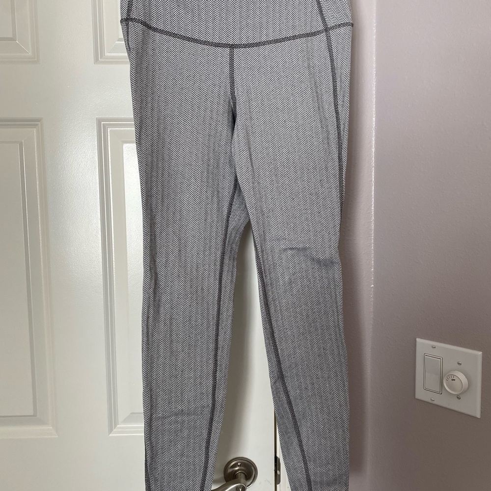 Old Navy Grey and White Herringbone Leggings